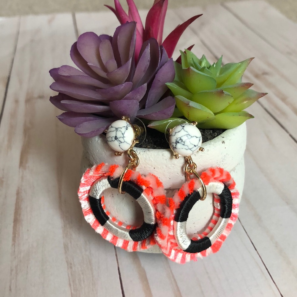 Statement earrings - Picture 2 of 5